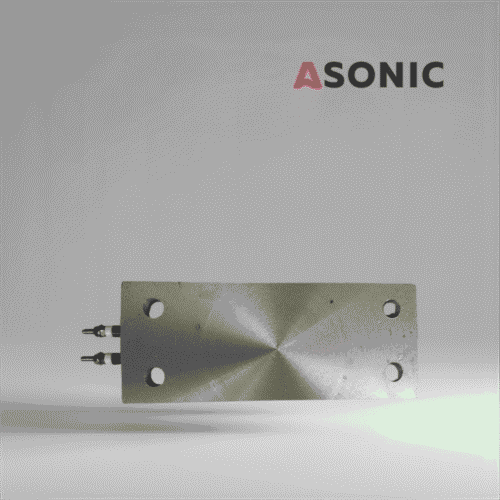Riscaldatore piatto ASONIC 500W montato su serbatoi di pulitori a ultrasuoni industriali per il riscaldamento dei fluidi.
