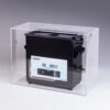 ASONIC 7L pulitore a ultrasuoni collocato all'interno di una scatola silenziosa per ridurre il suono durante il funzionamento a ultrasuoni.