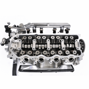 Gros moteur de voiture partiellement exposé pour montrer les composants qui peuvent être nettoyés avec la technologie ultrasonique.